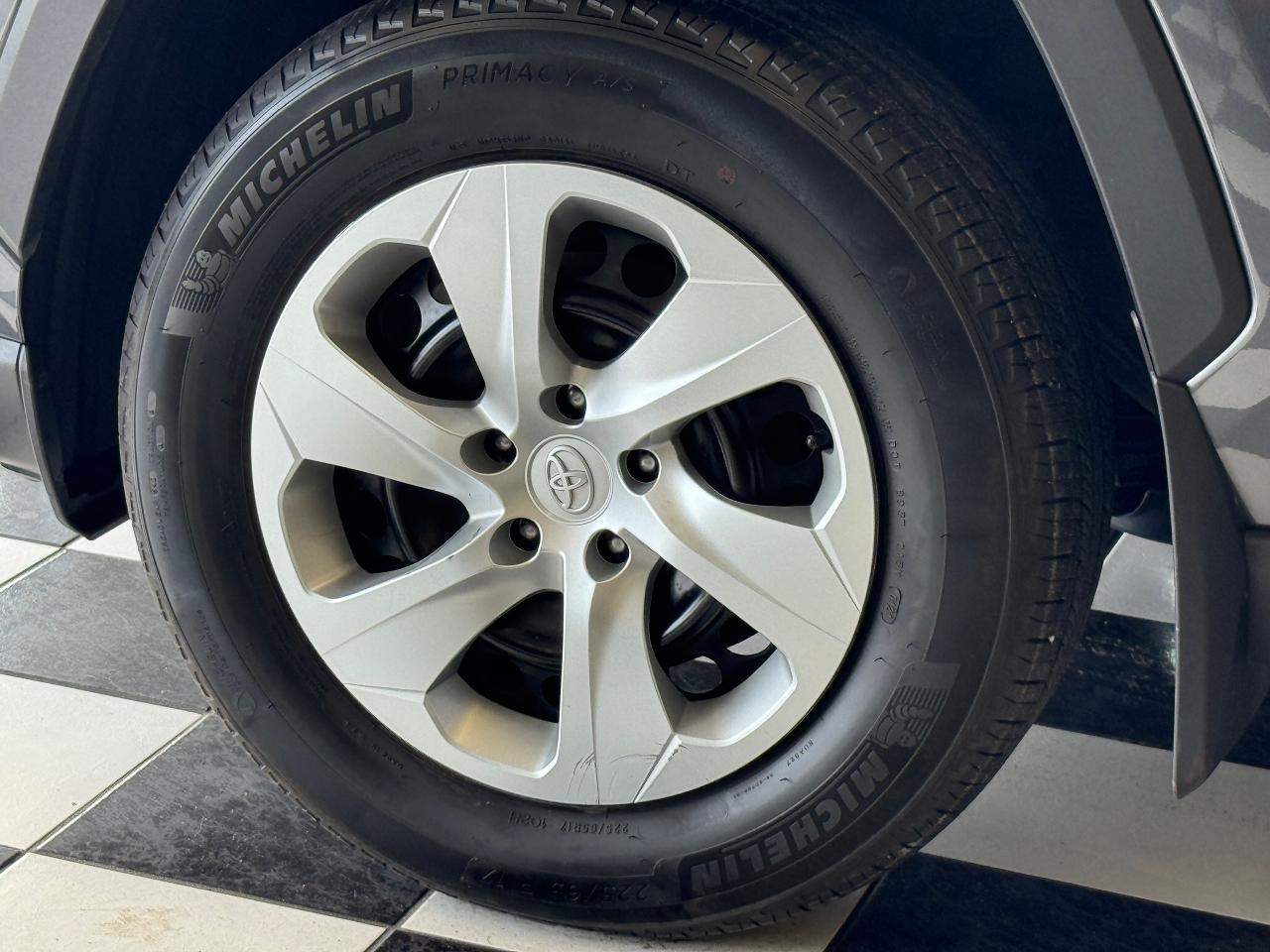 2021 Toyota RAV4 LE+Adaptive Cruise+LaneKeep+ONE OWNER+CLEAN CARFAX - Photo #50