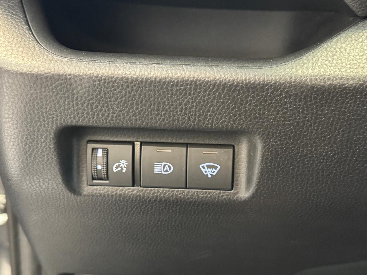 2021 Toyota RAV4 LE+Adaptive Cruise+LaneKeep+ONE OWNER+CLEAN CARFAX - Photo #45