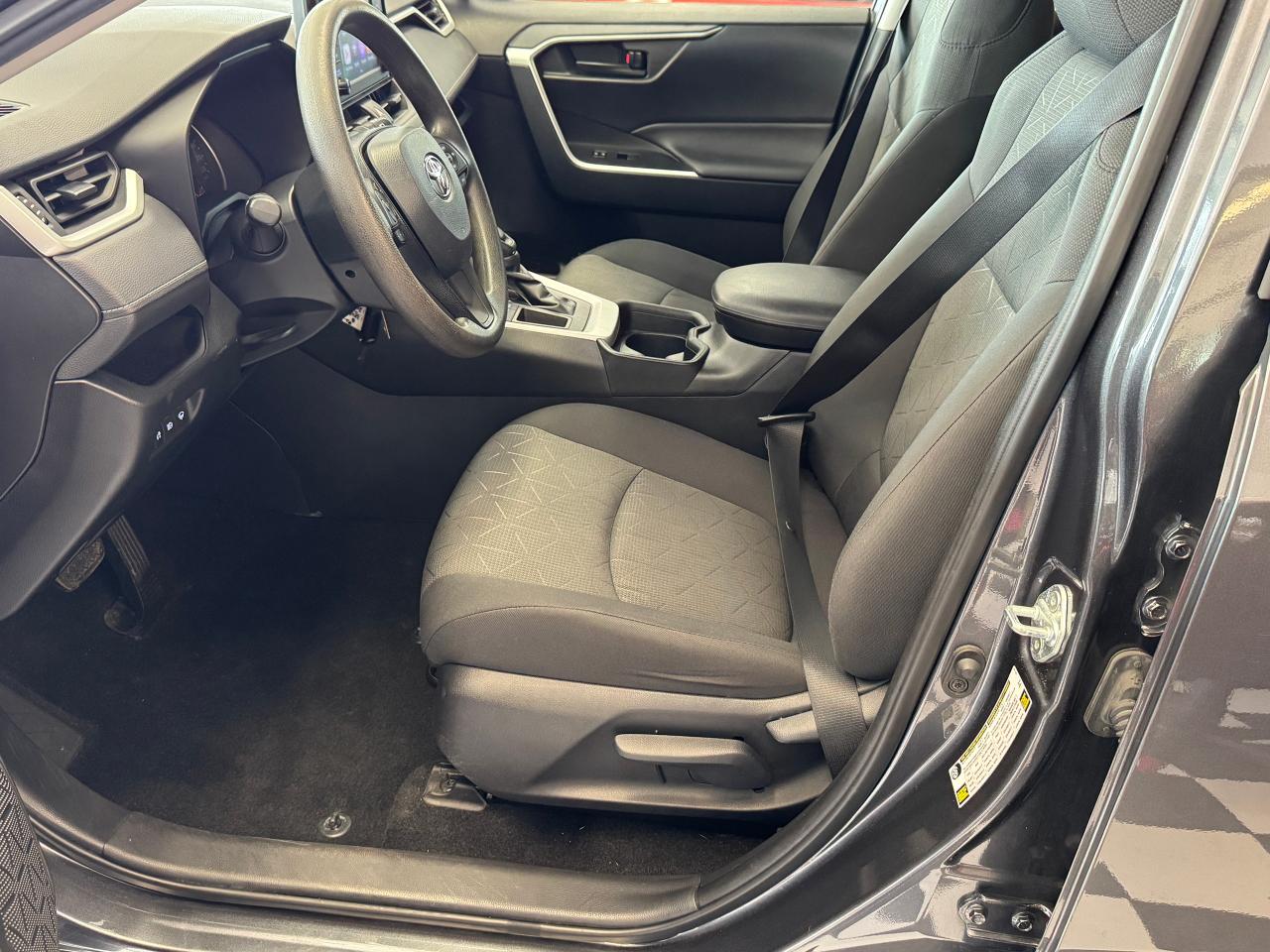 2021 Toyota RAV4 LE+Adaptive Cruise+LaneKeep+ONE OWNER+CLEAN CARFAX - Photo #18