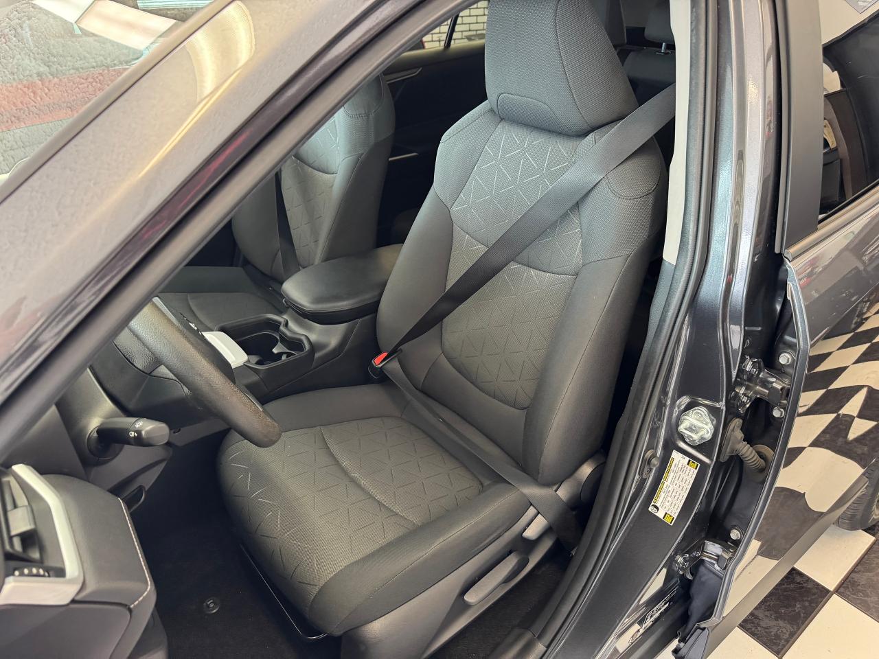 2021 Toyota RAV4 LE+Adaptive Cruise+LaneKeep+ONE OWNER+CLEAN CARFAX - Photo #19