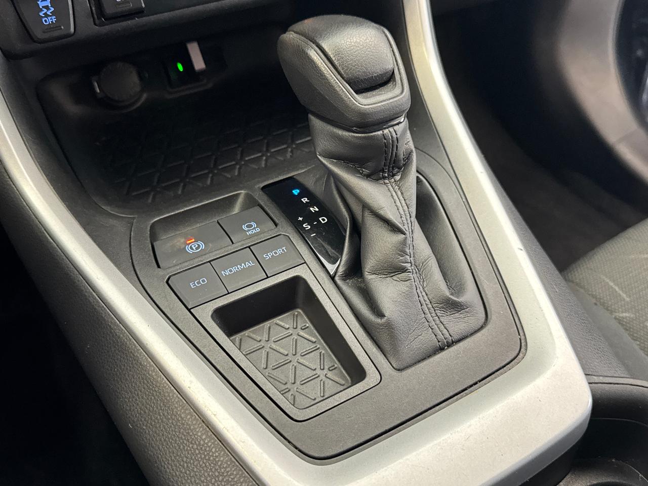 2021 Toyota RAV4 LE+Adaptive Cruise+LaneKeep+ONE OWNER+CLEAN CARFAX - Photo #32