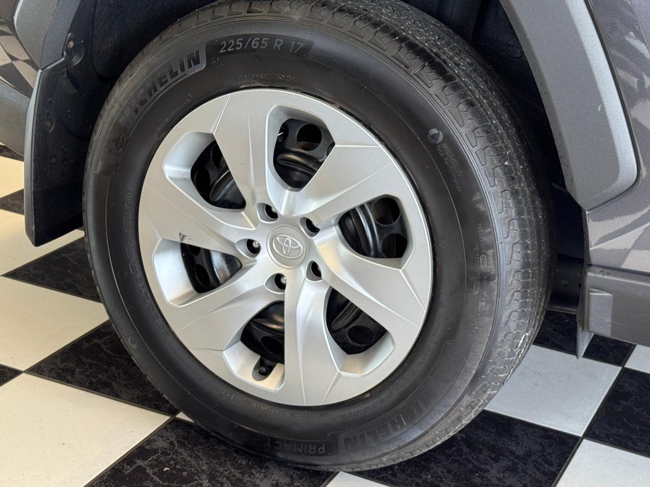 2021 Toyota RAV4 LE+Adaptive Cruise+LaneKeep+ONE OWNER+CLEAN CARFAX - Photo #52