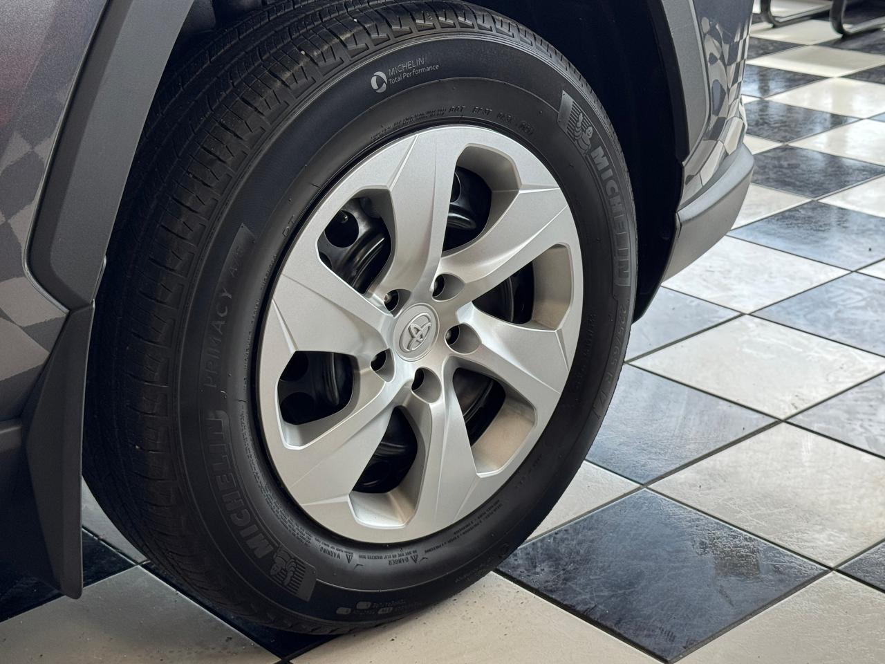 2021 Toyota RAV4 LE+Adaptive Cruise+LaneKeep+ONE OWNER+CLEAN CARFAX - Photo #53