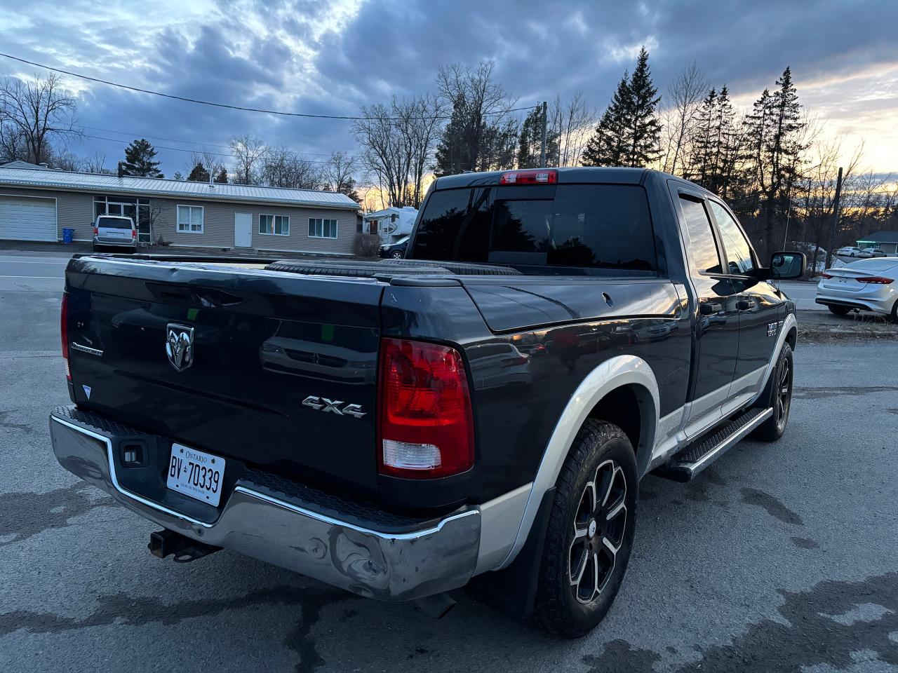 2015 RAM 1500 OUTDOORSMAN CREW CAB - Photo #4