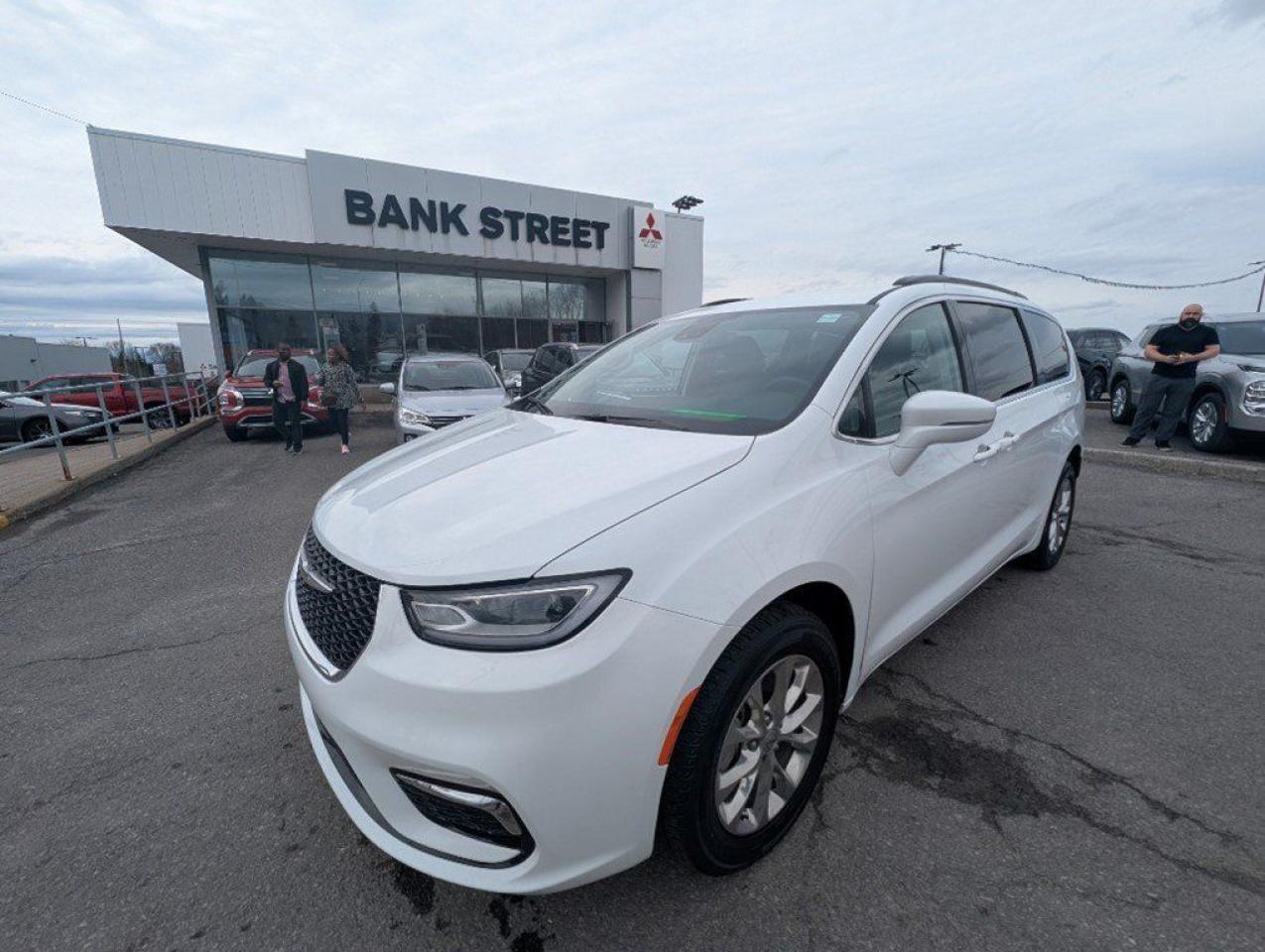 Used 2022 Chrysler Pacifica TOURING L AWD for sale in Gloucester, ON