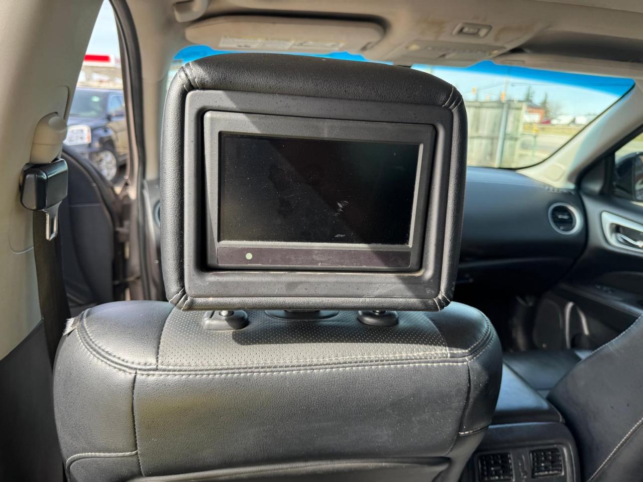 2014 Nissan Pathfinder AS IS, Platinum, AWD, T-CASE ISSUE, RUNS GOOD - Photo #16