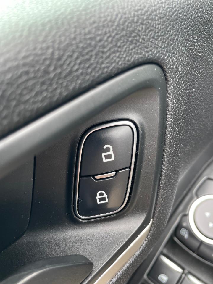 2022 Ford Escape SE Photo
