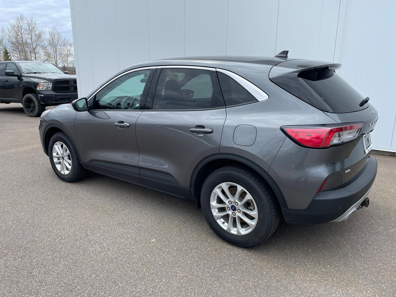 2022 Ford Escape SE Photo2