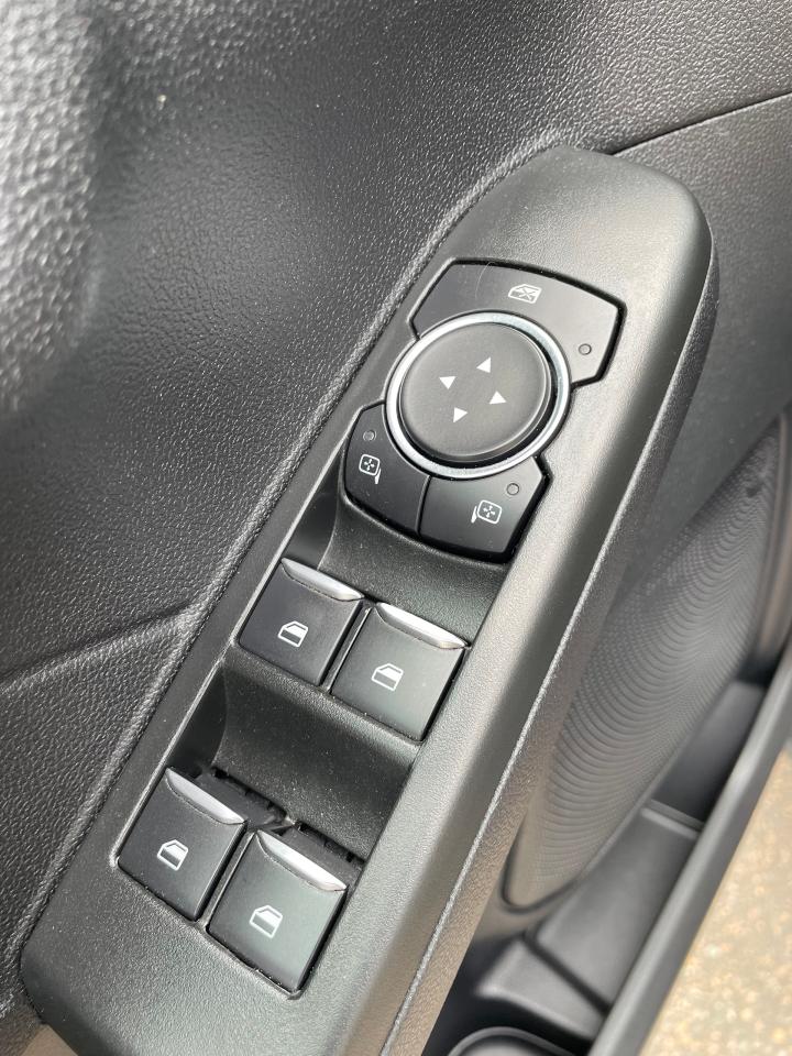 2022 Ford Escape SE Photo