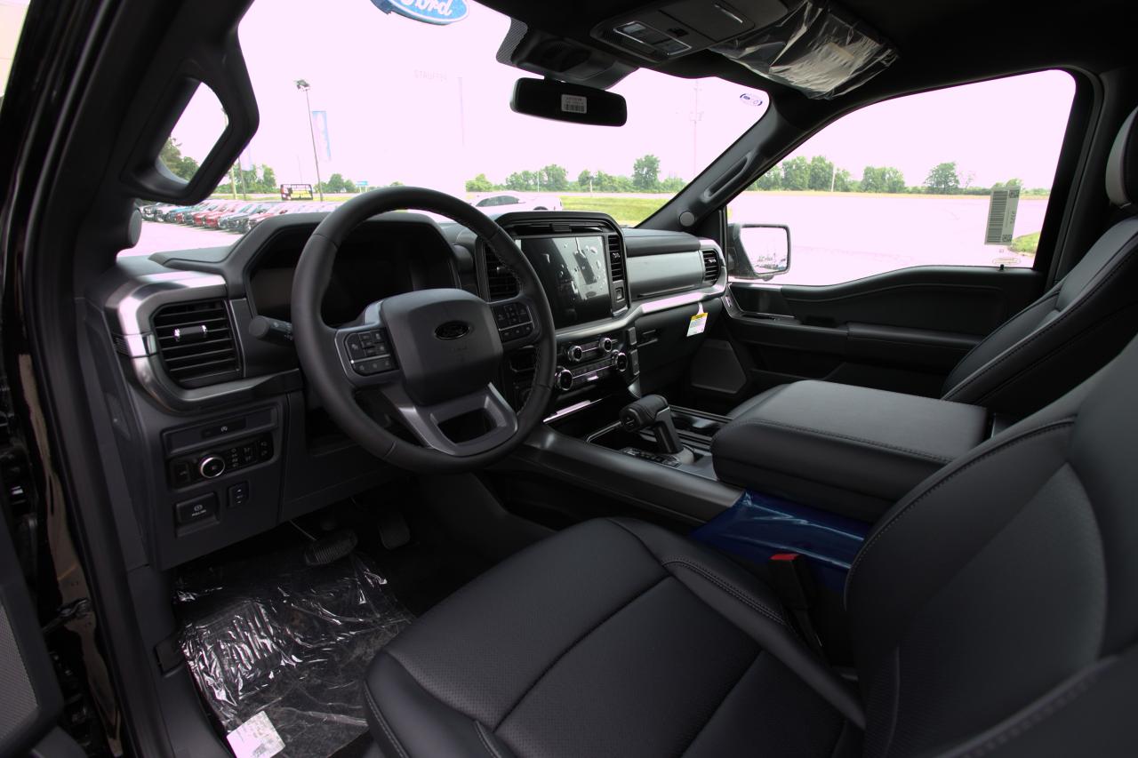 2025 Ford F-150 Lariat 4WD SuperCrew 5.5' Box Photo1