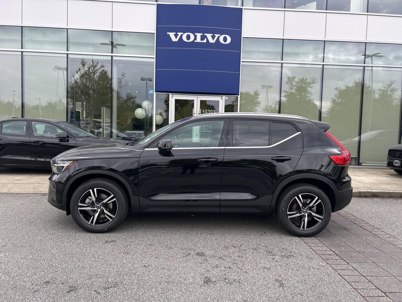 New 2025 Volvo XC40 B5 AWD Core Bright Theme for sale in Surrey, BC