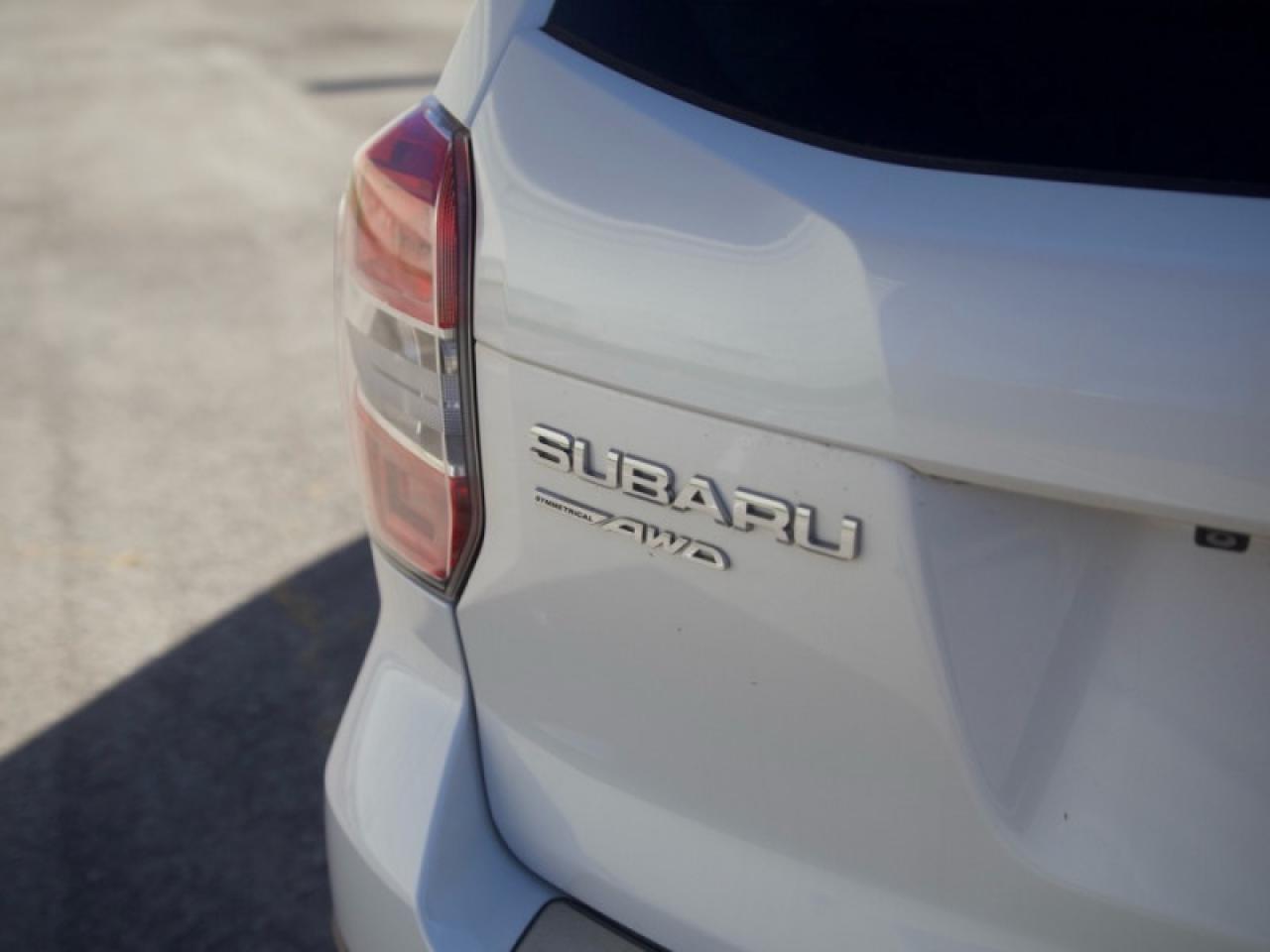 2015 Subaru Forester 2.5i Limited  **PWR GATE - ROOF** Photo