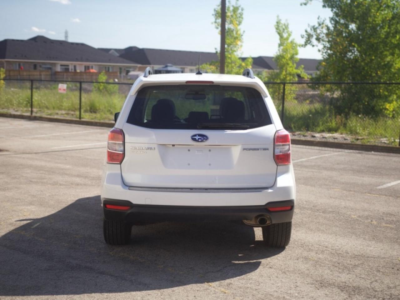 2015 Subaru Forester 2.5i Limited  **PWR GATE - ROOF** Photo