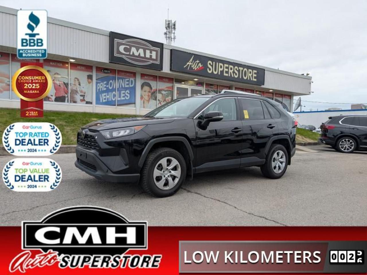 2021 Toyota RAV4 LE  **VERY LOW KMS - CLEAN CARFAX**