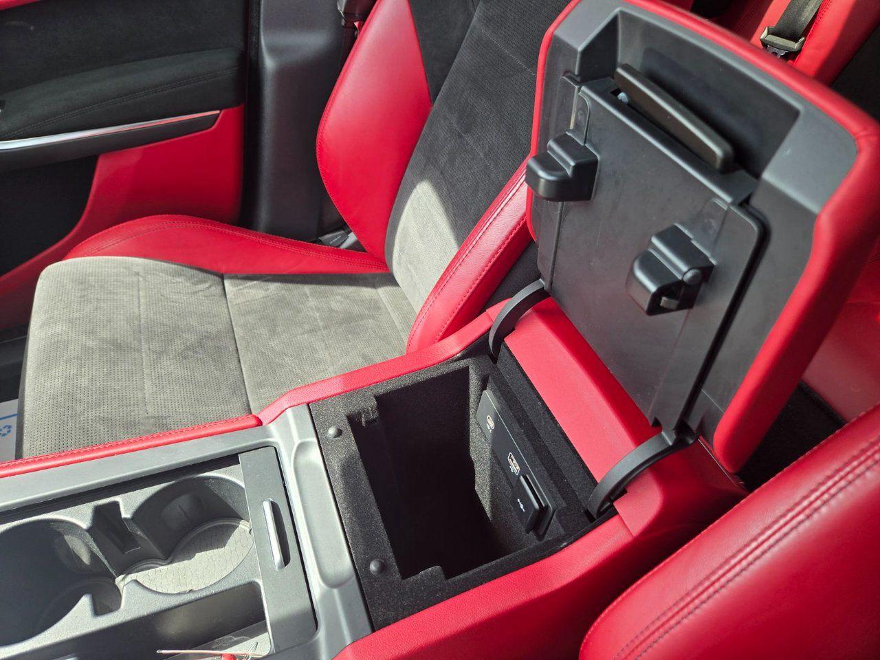 2021 Jaguar F-PACE P550 SVR - Photo #19