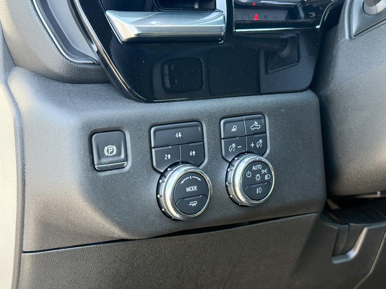 12372600