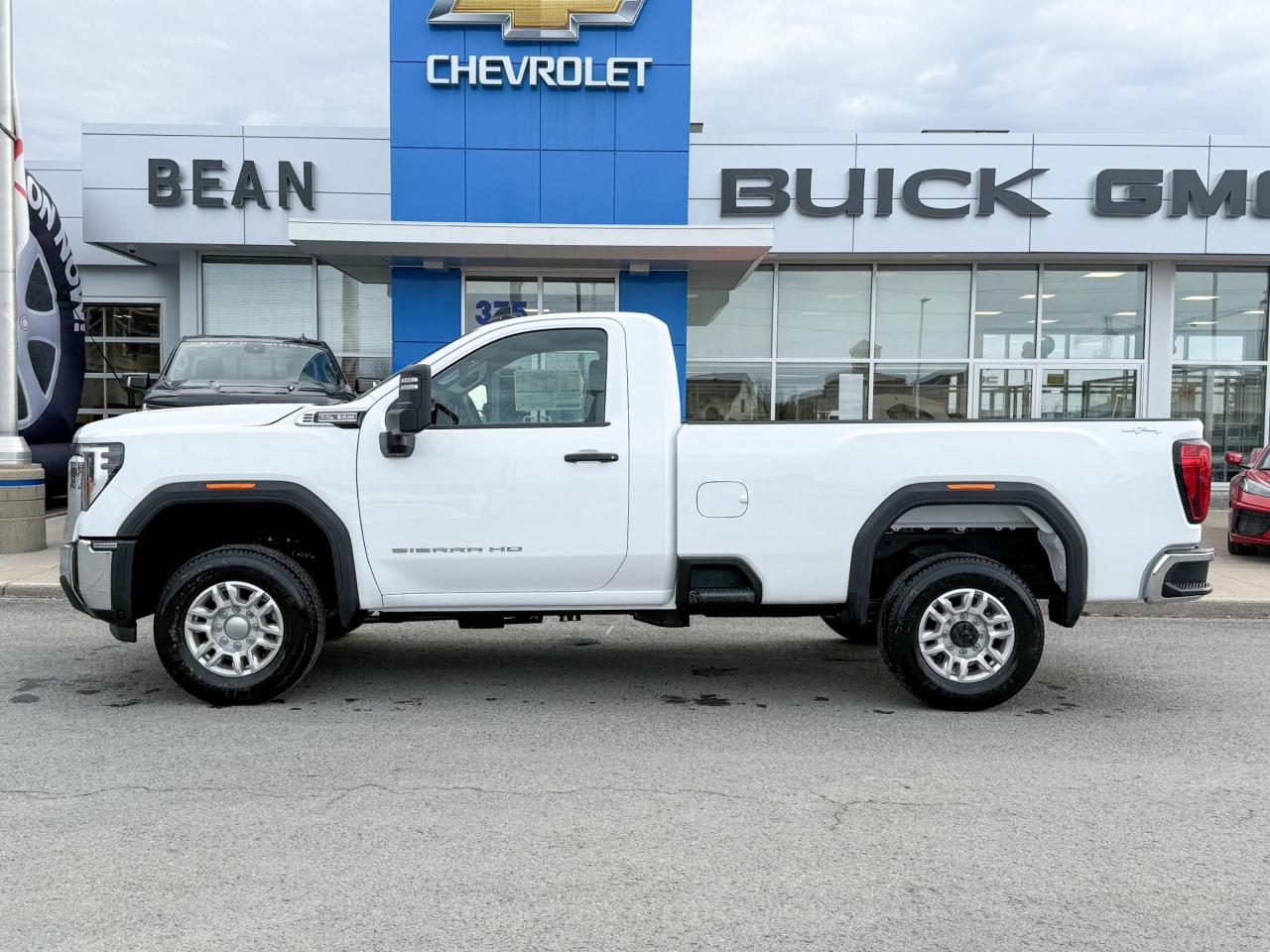 2025 GMC Sierra 2500 HD Pro 6.6L V8 WITH REMOTE ENTRY, HITCH GUIDANCE, HD REAR VISION CAMERA, APPLE CARPLAY AND ANDROID AUTO, SNOW PLOW PREP/CAMPER PACKAGE Photo