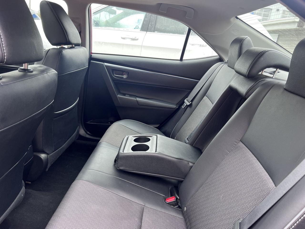 2016 Toyota Corolla LE - Photo #6