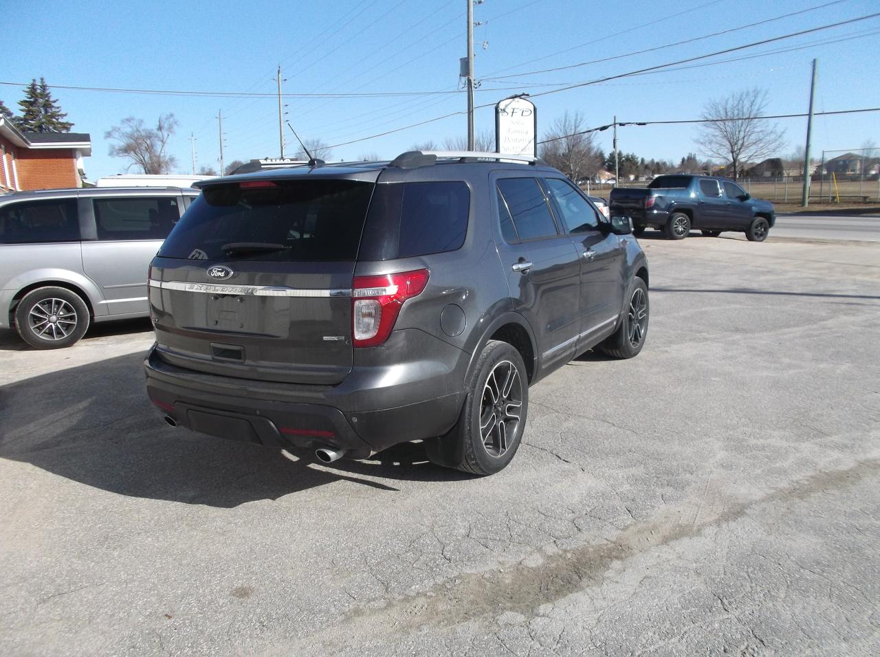 2015 Ford Explorer AWD XLT 3 ROW Photo4
