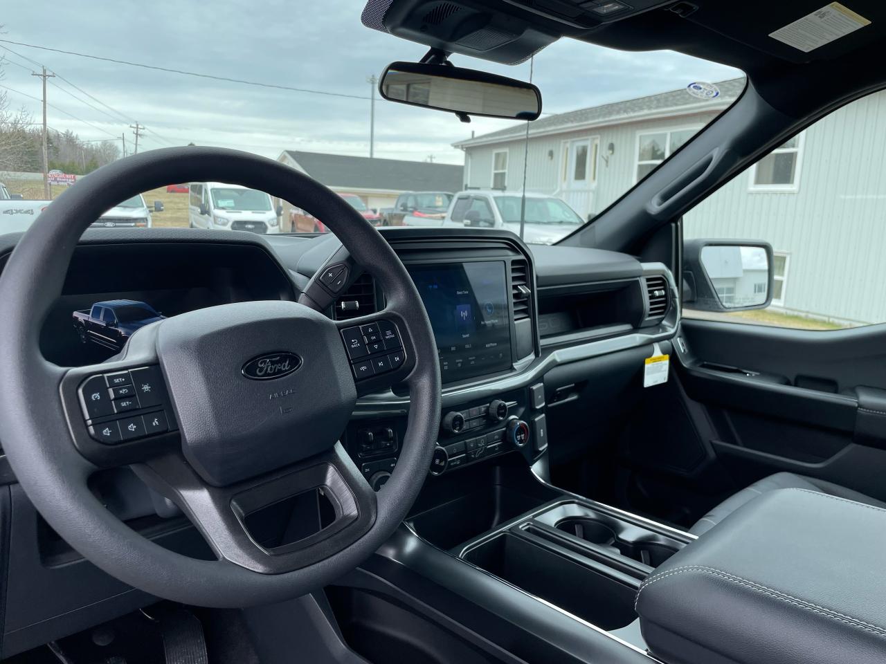 2025 Ford F-150 STX 4WD SuperCrew 5.5' Box Photo5