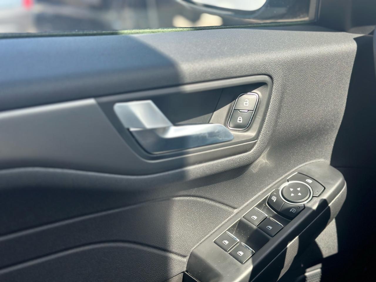 2025 Ford Escape PHEV FWD Photo5