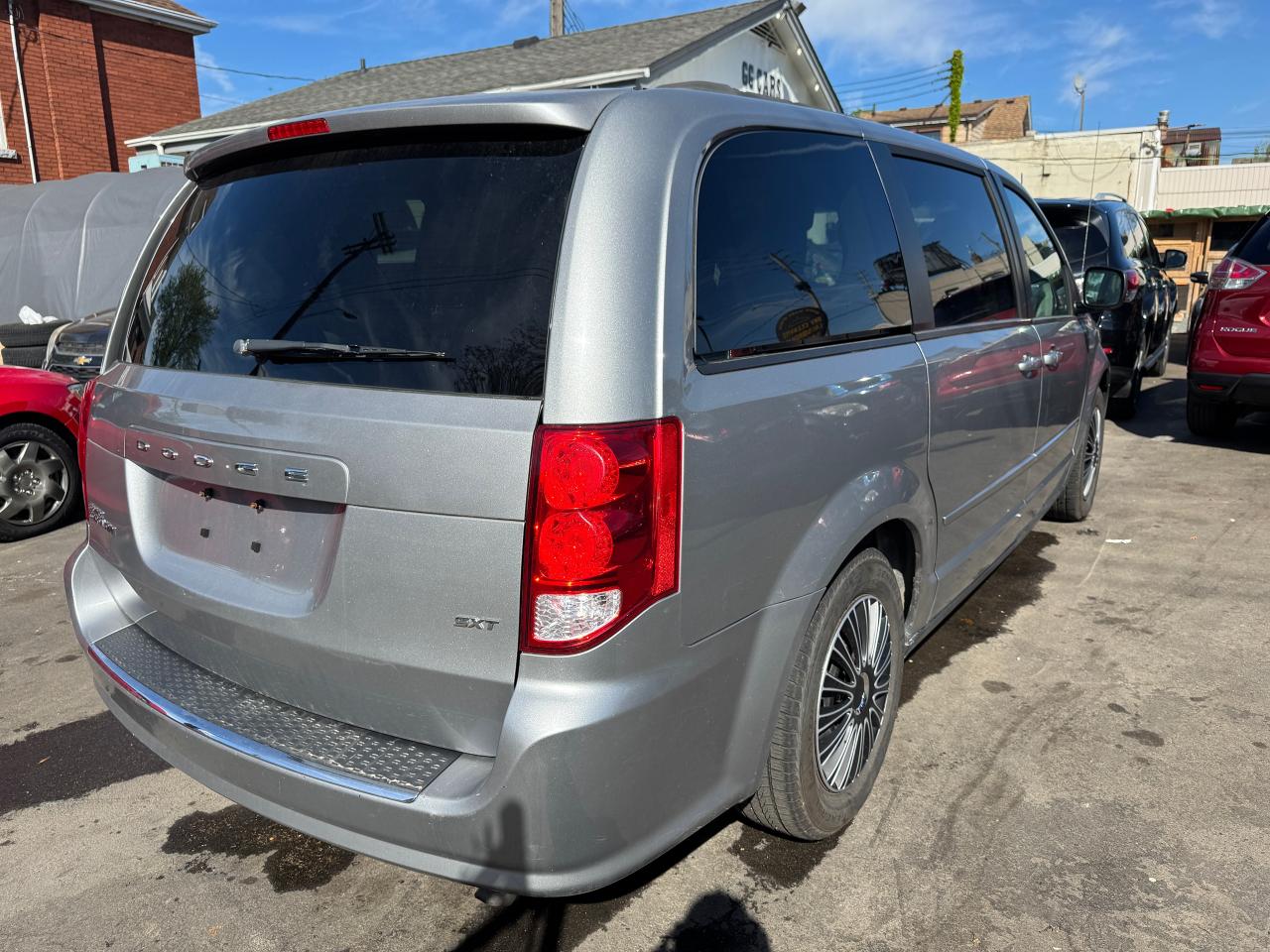 2015 Dodge Grand Caravan SXT - Photo #5