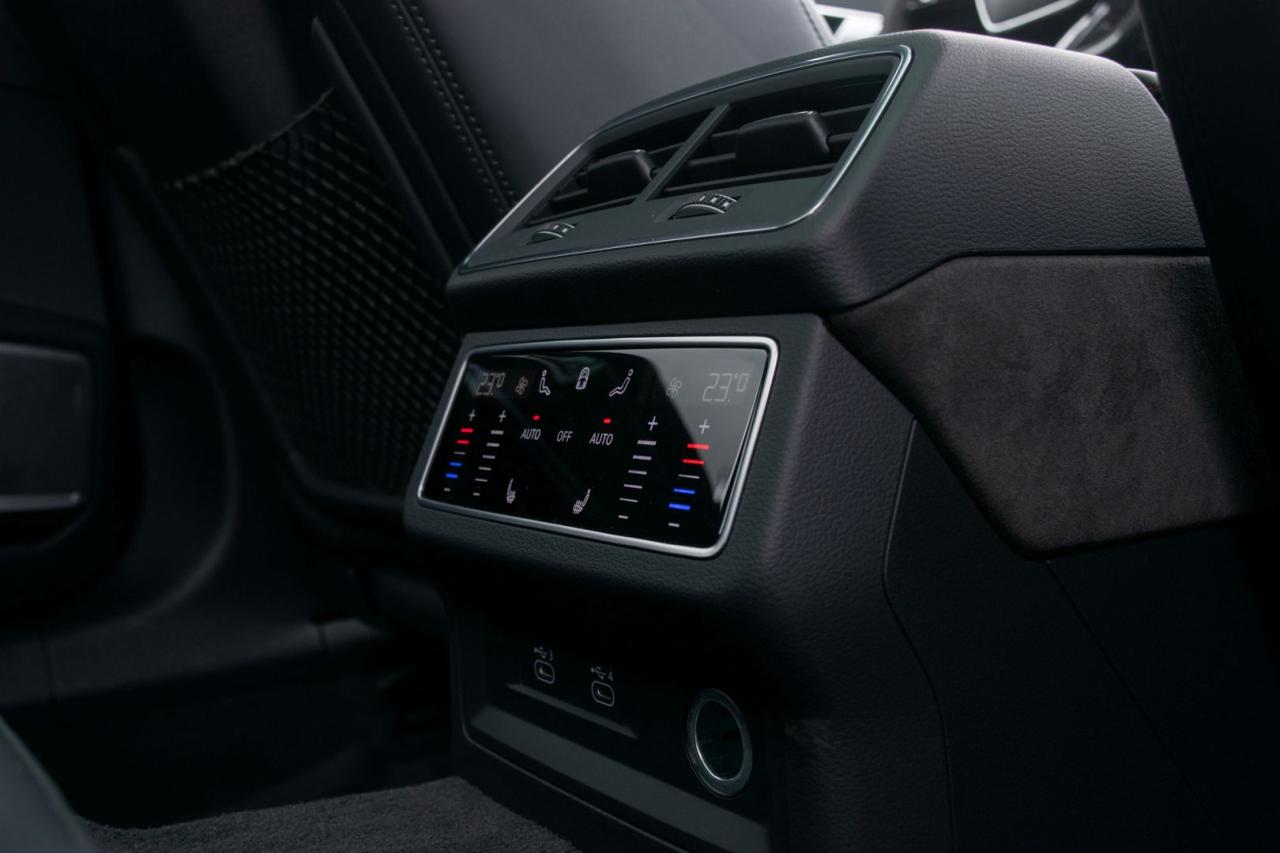 2021 Audi RS 6 Avant quattro Dynamic, Carbon Optics, Exclusive Matte - Photo #19
