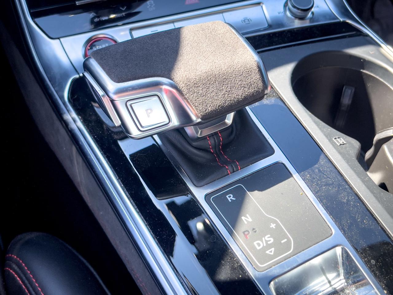 2021 Audi RS 6 Avant quattro Dynamic, Carbon Optics, Exclusive Matte - Photo #21