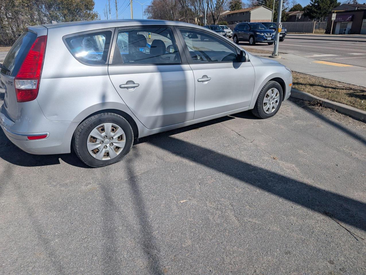 2012 Hyundai Elantra Touring 4dr Wgn Auto - Photo #2