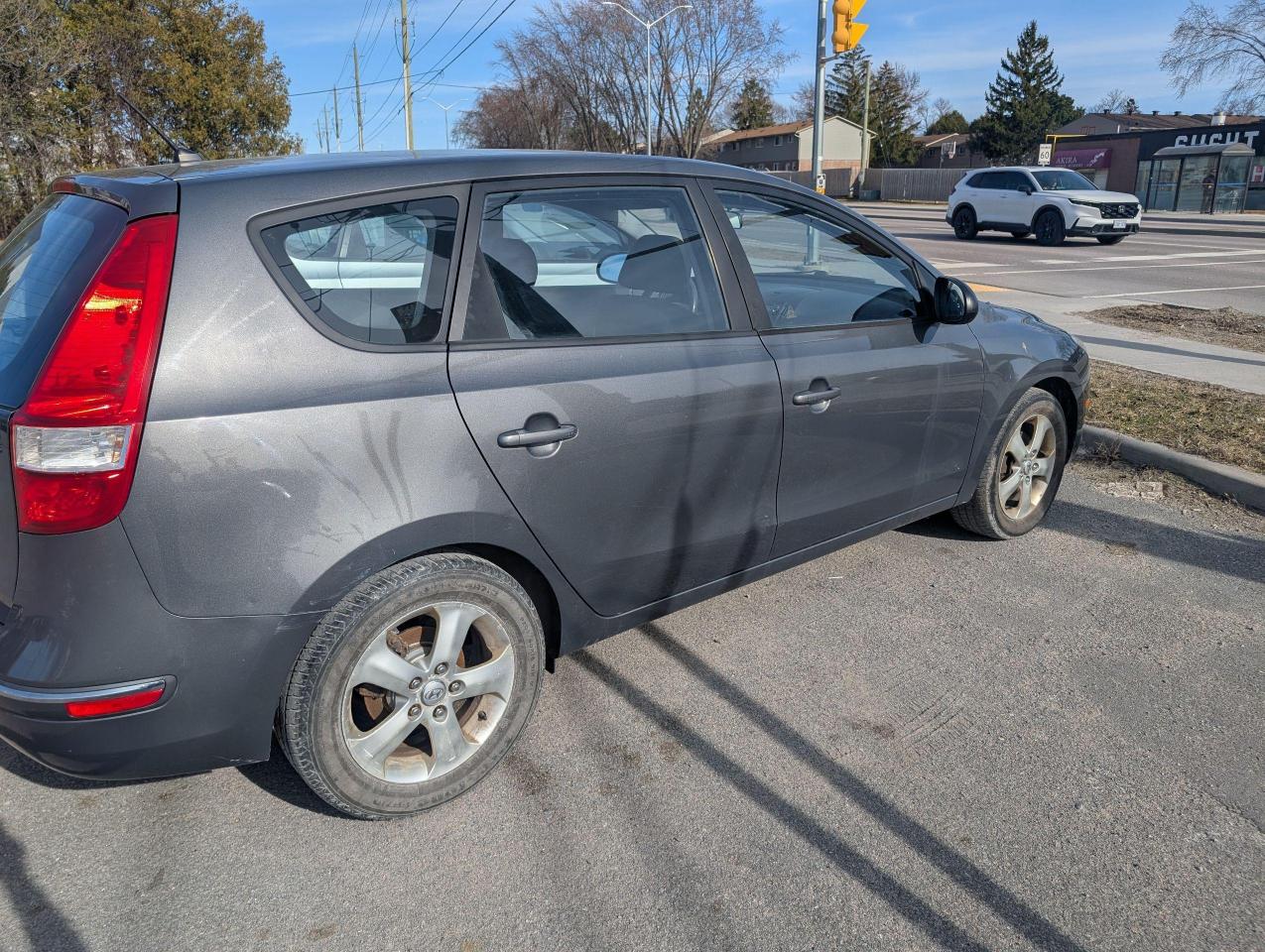 2009 Hyundai Elantra Touring L - Photo #4