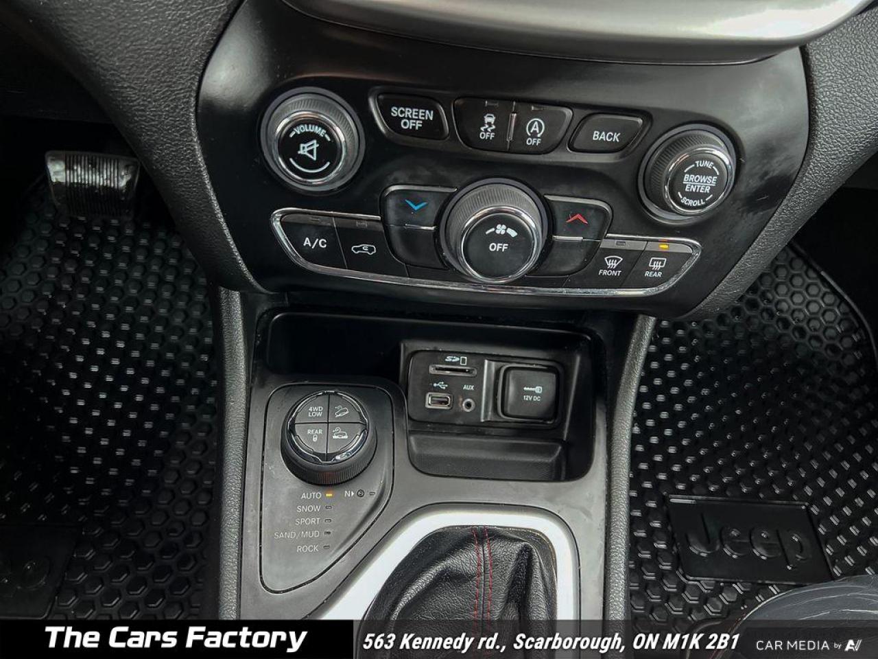 2015 Jeep Cherokee 4WD 4dr Trailhawk - Photo #20