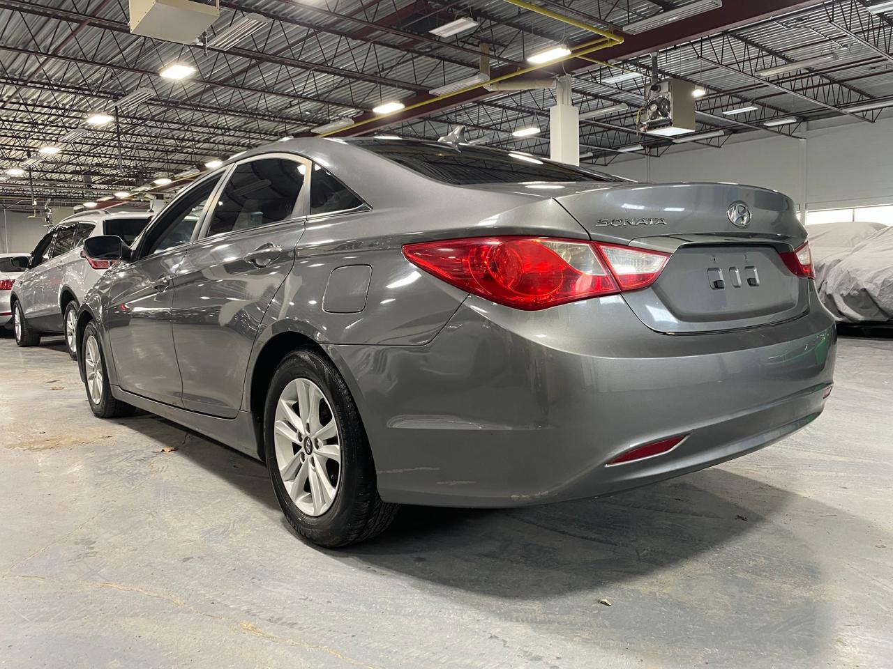 2013 Hyundai Sonata GLS Photo2