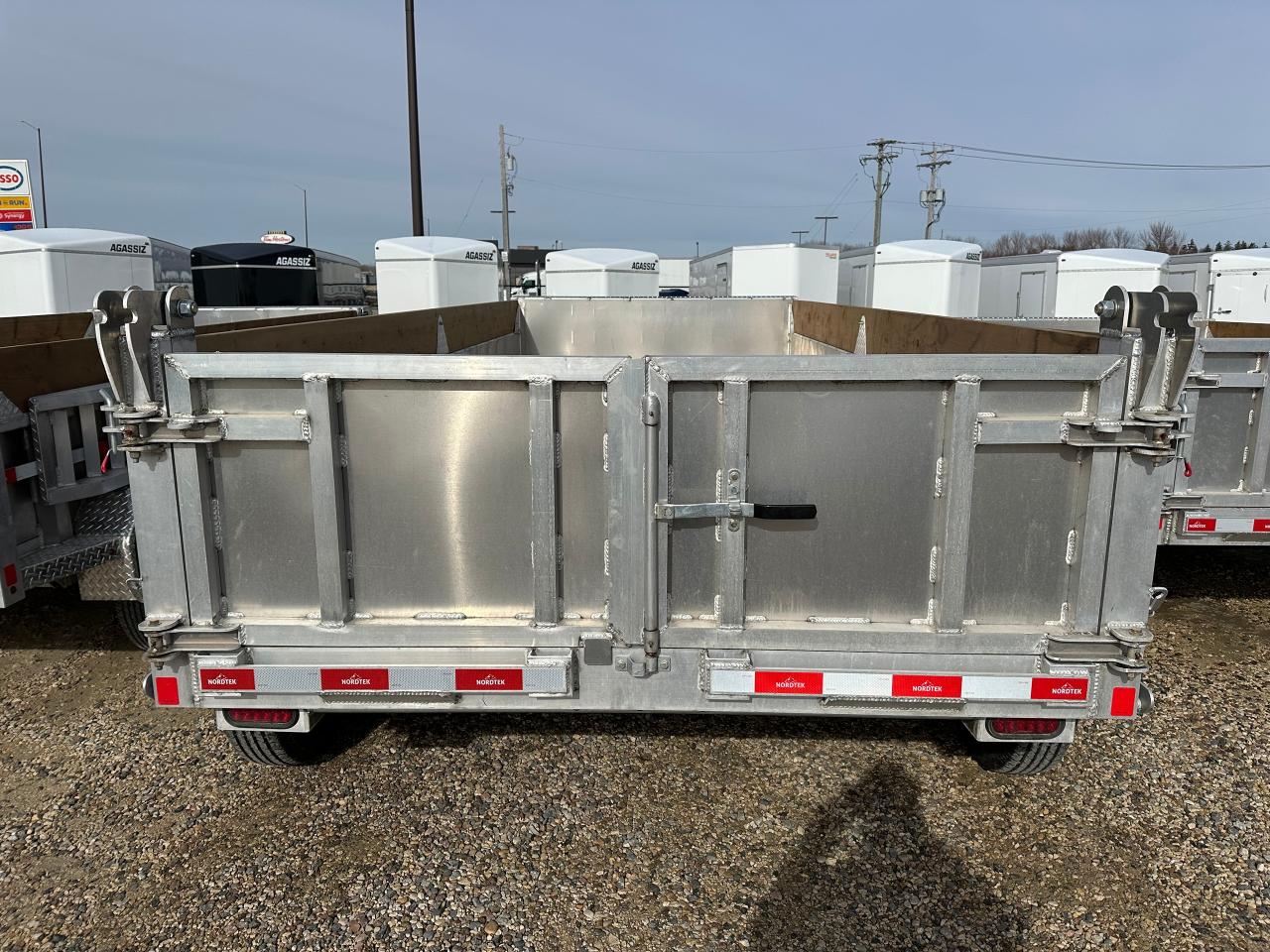 2025 Nordtek Dump Trailer 82" X 16' Triple Axle Dump Trailer Photo5