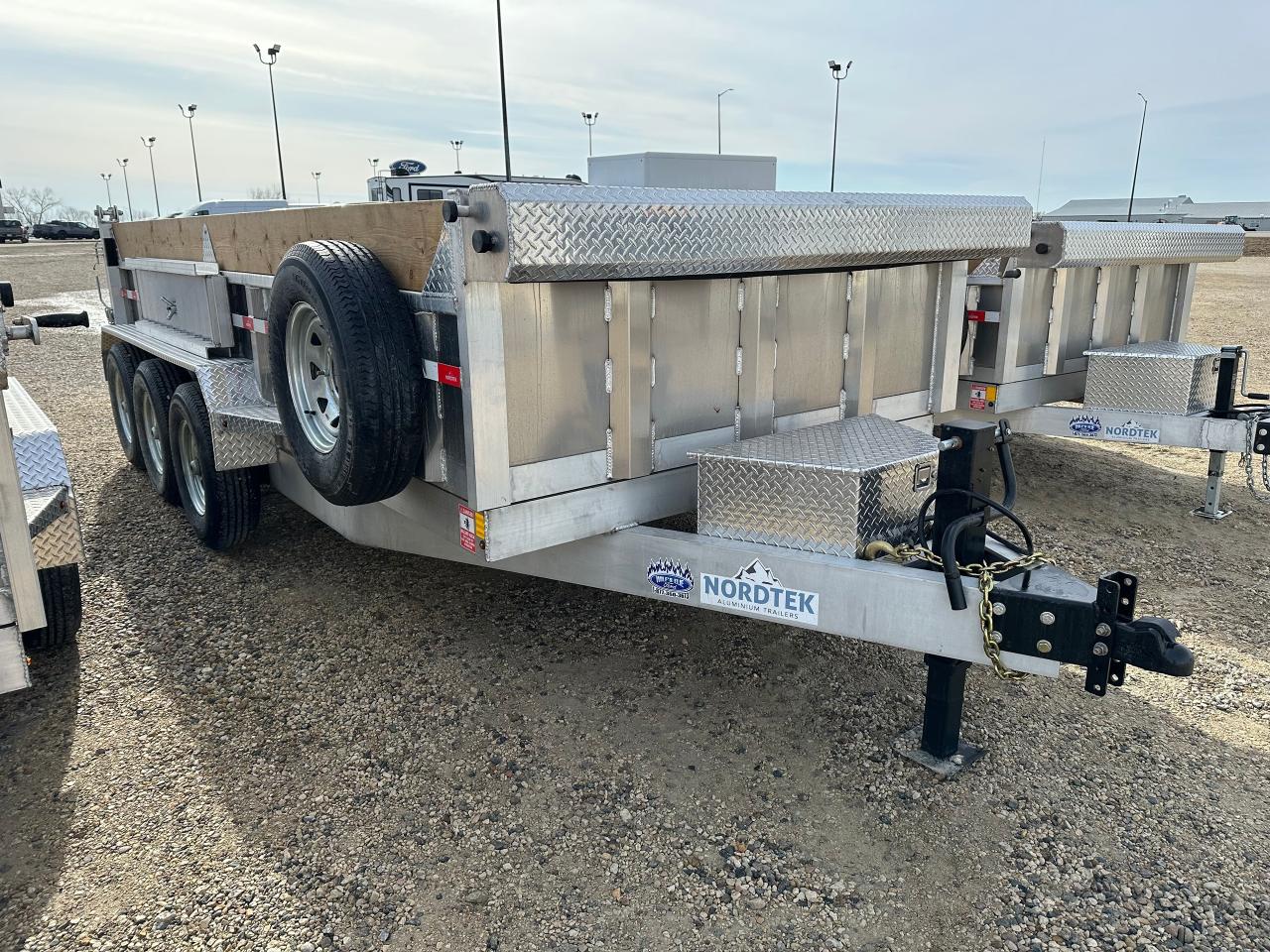 2025 Nordtek Dump Trailer 82" X 16' Triple Axle Dump Trailer Photo5