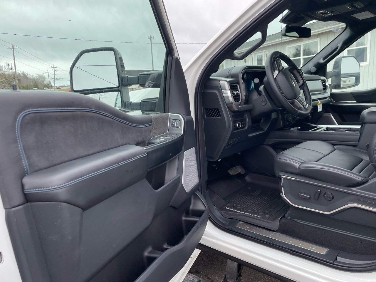 2025 Ford F-250 Super Duty SRW PLATINUM 4WD CREW CAB 6.75' BOX Photo5