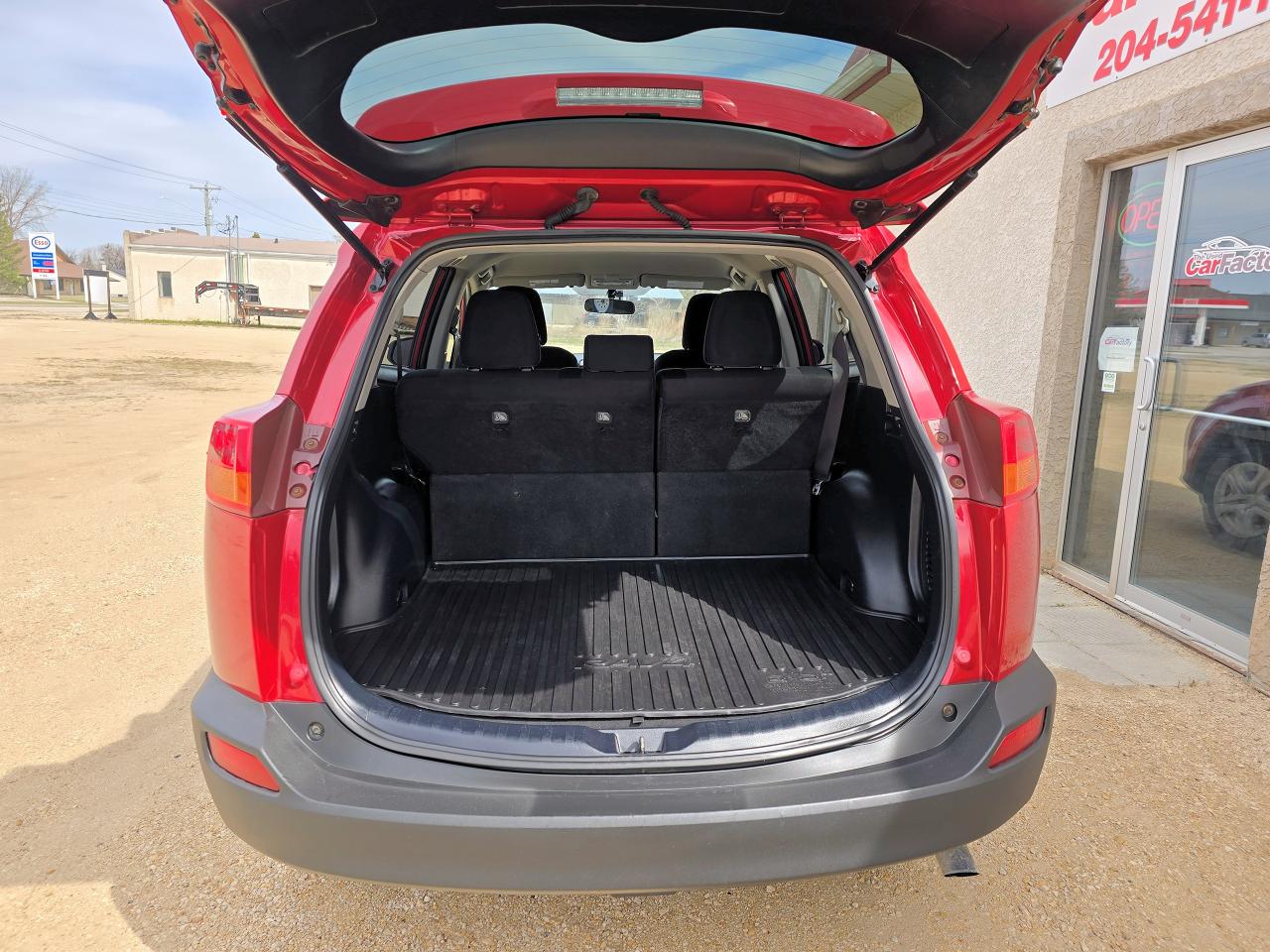 2015 Toyota RAV4 AWD 4dr LE - Photo #21