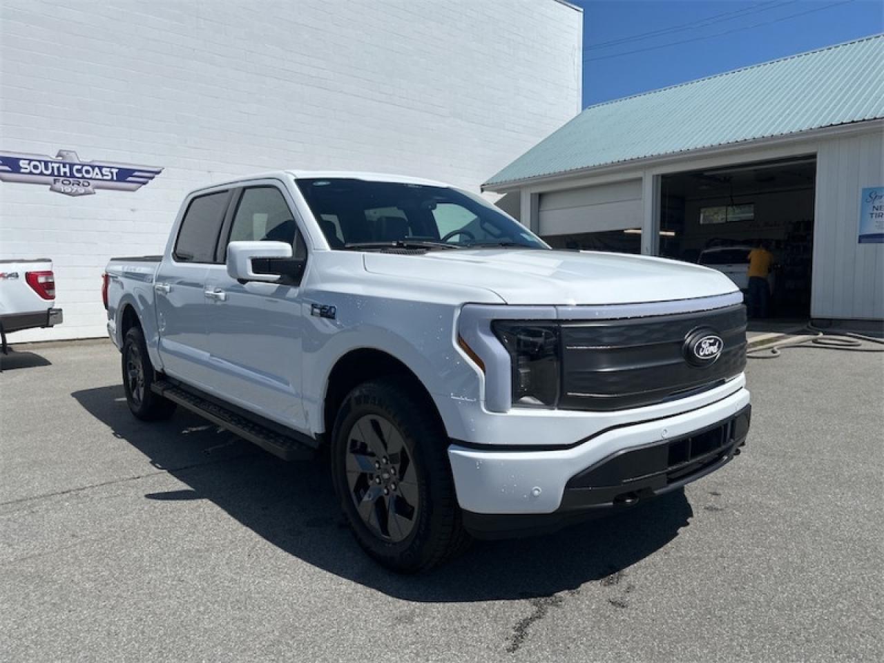 2025 Ford F-150 Lightning Lariat Photo5