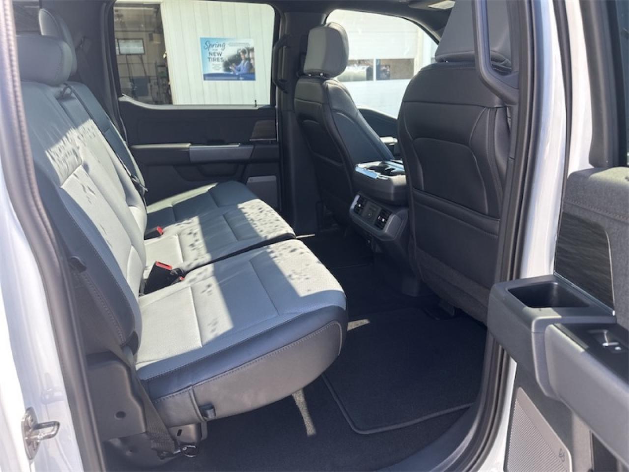 2025 Ford F-150 Lightning Lariat Photo5
