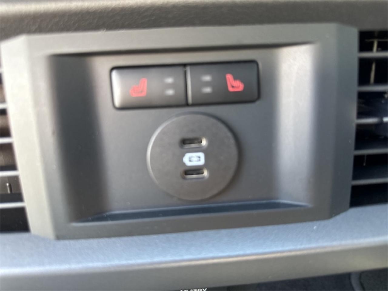 2025 Ford F-150 Lightning Lariat Photo5