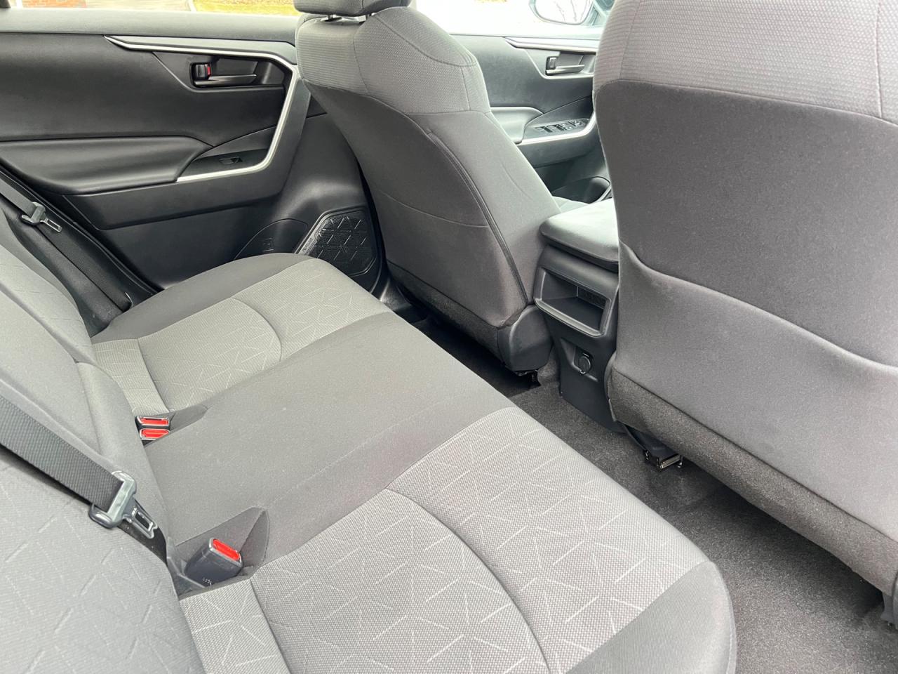 2019 Toyota RAV4 LE - Photo #11