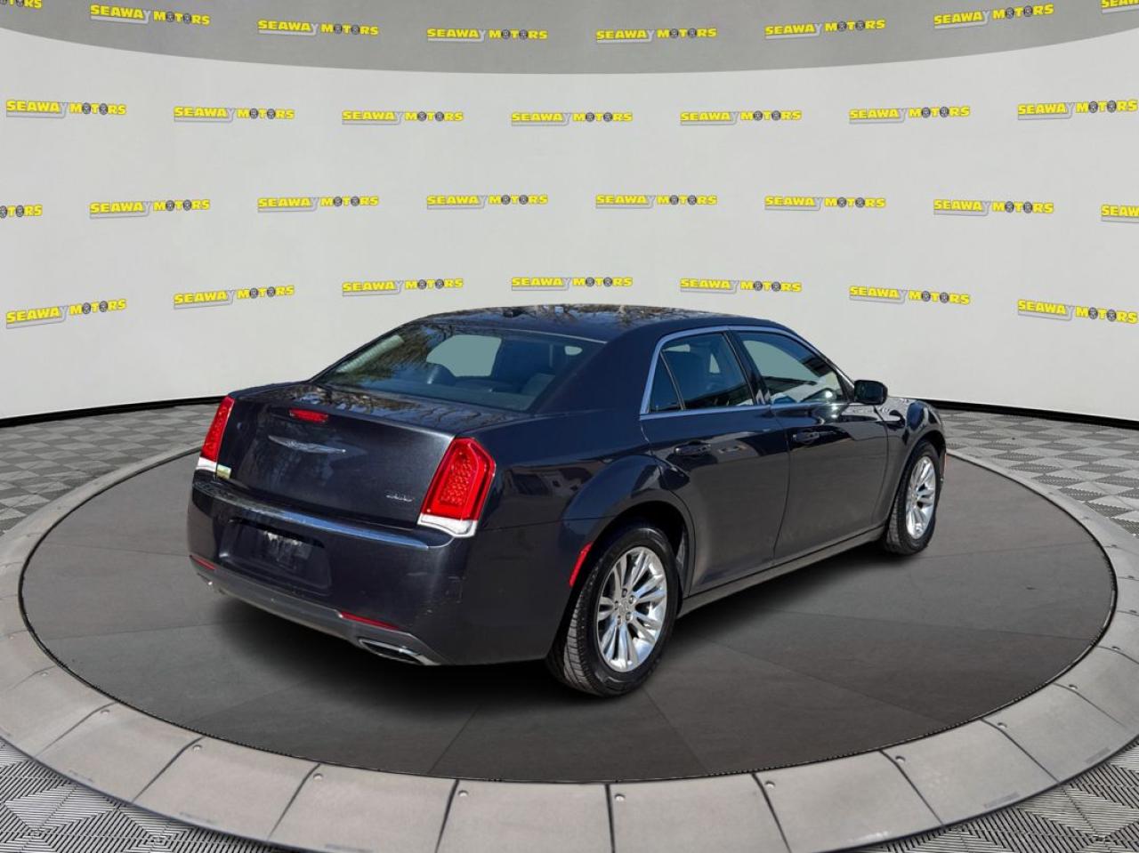 2016 Chrysler 300 Touring  - Photo #3