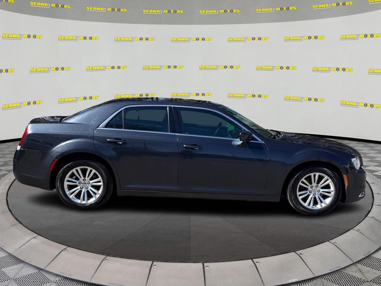 2016 Chrysler 300 Touring  - Photo #2