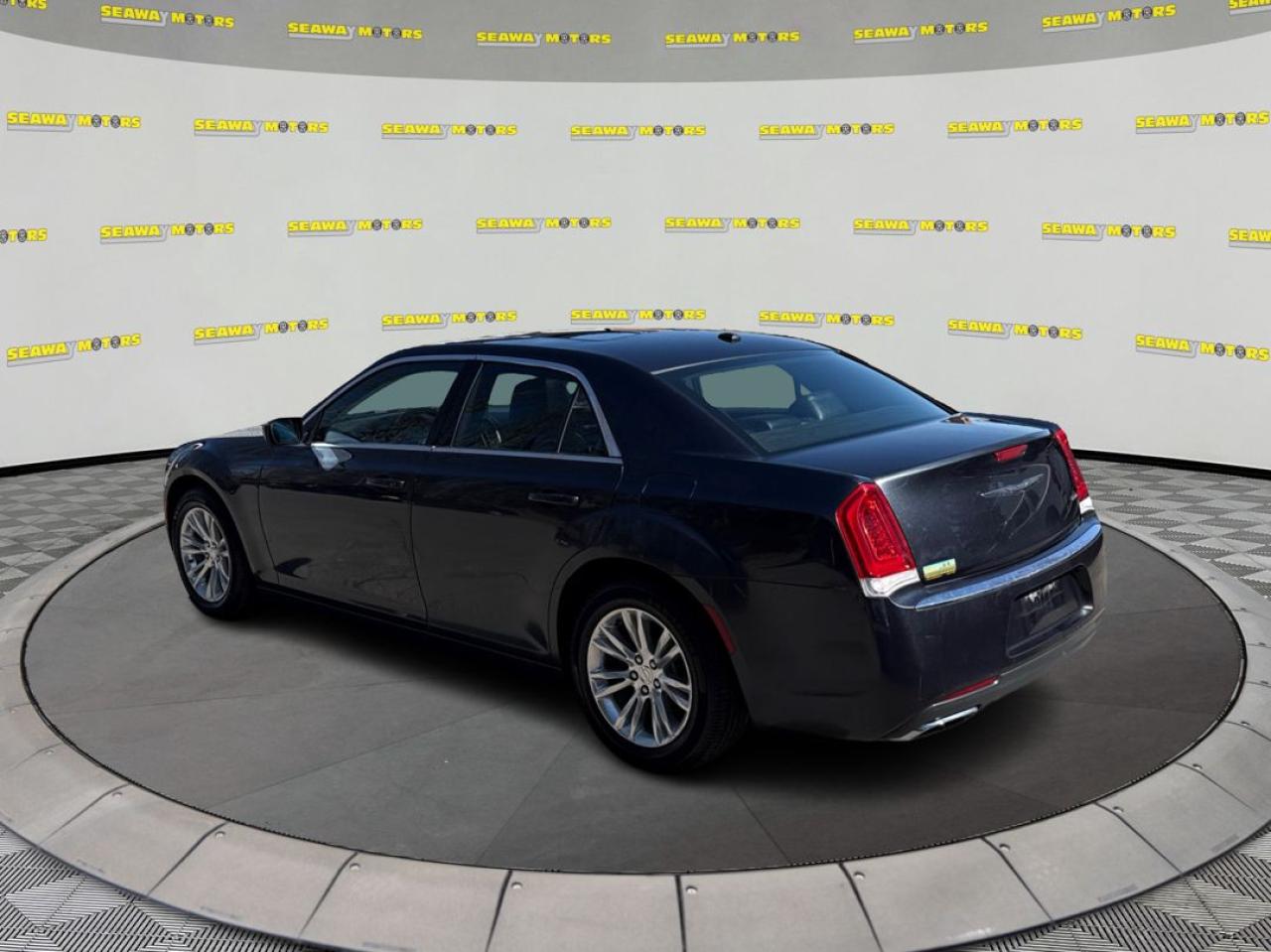 2016 Chrysler 300 Touring  - Photo #5