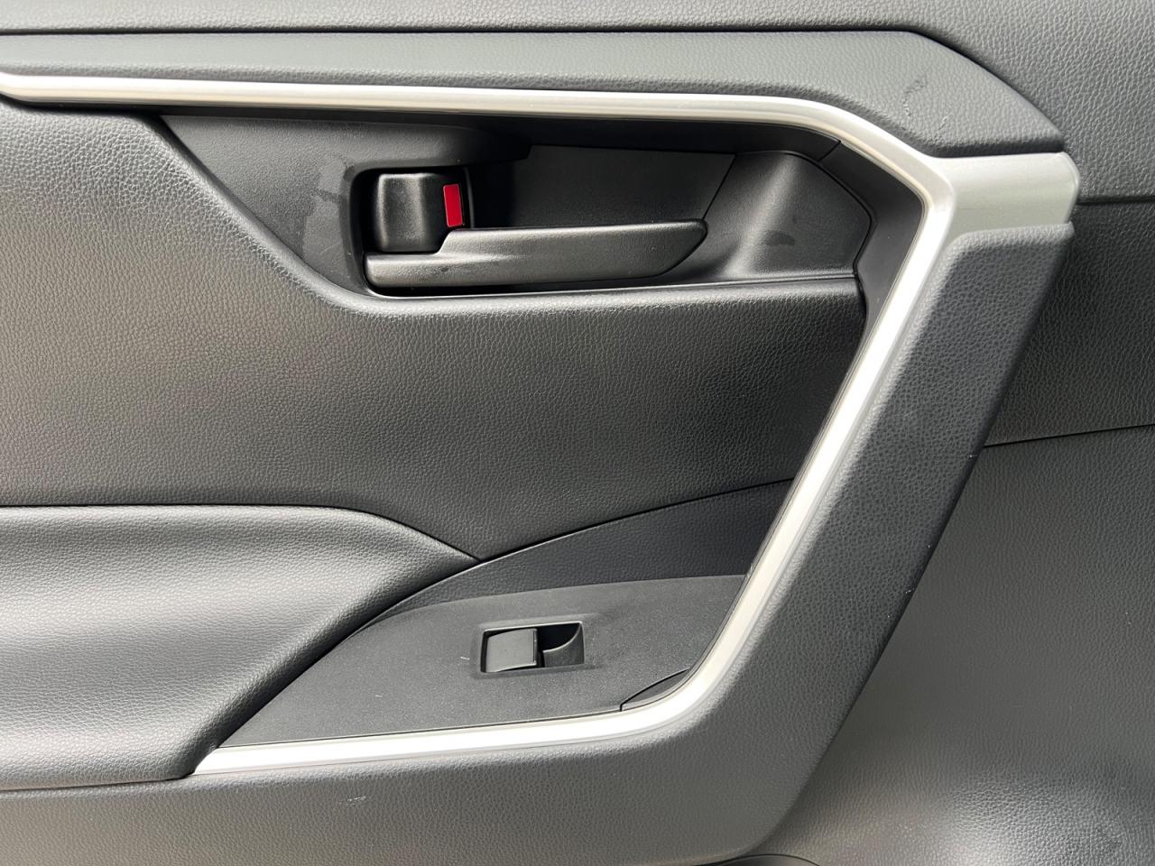 2019 Toyota RAV4 LE Photo