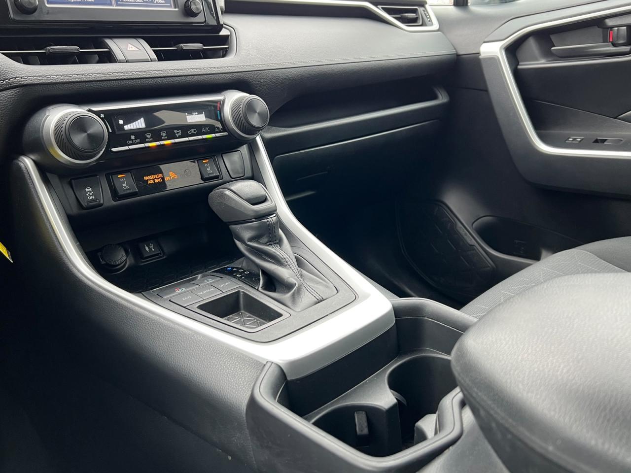 2019 Toyota RAV4 LE Photo