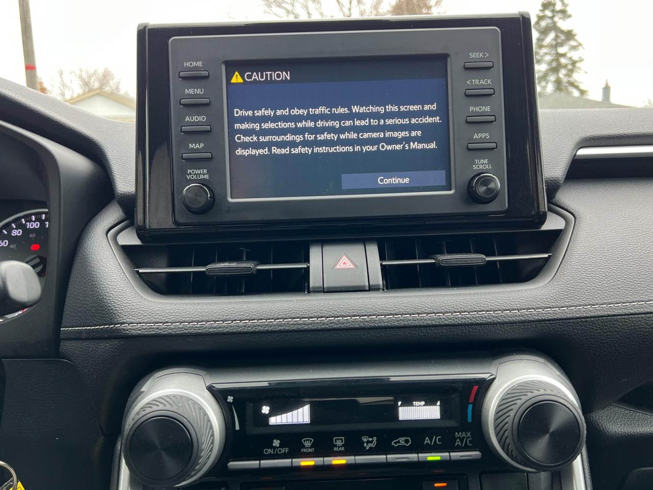 2019 Toyota RAV4 LE Photo