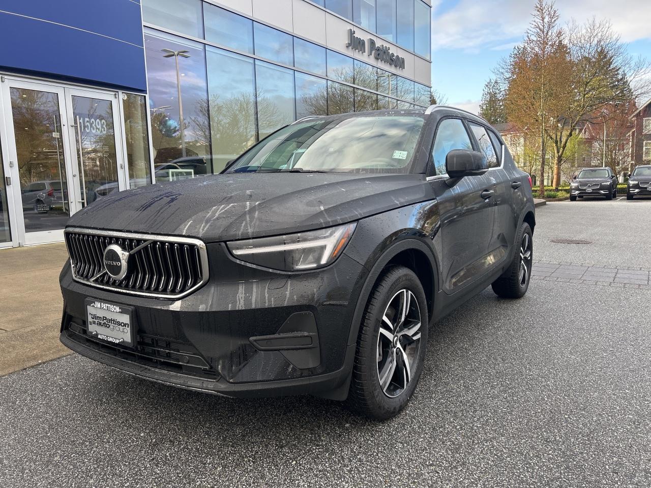 New 2025 Volvo XC40 B5 AWD Core Bright Theme for sale in Surrey, BC
