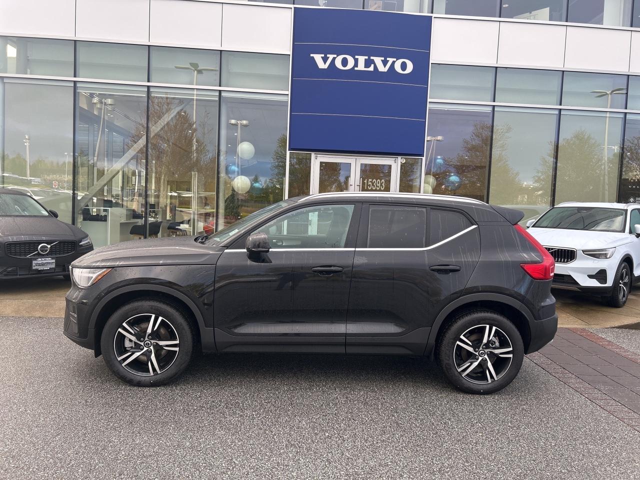 New 2025 Volvo XC40 B5 AWD Core Bright Theme for sale in Surrey, BC