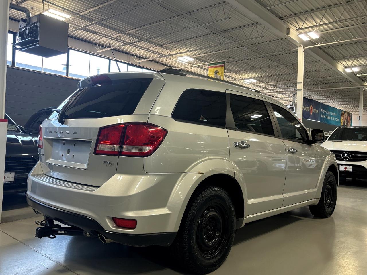 2011 Dodge Journey R-T AWD|V6POWERED|ALPINEAUDIO|LEATHER|SIRIUSXM|+++ - Photo #4