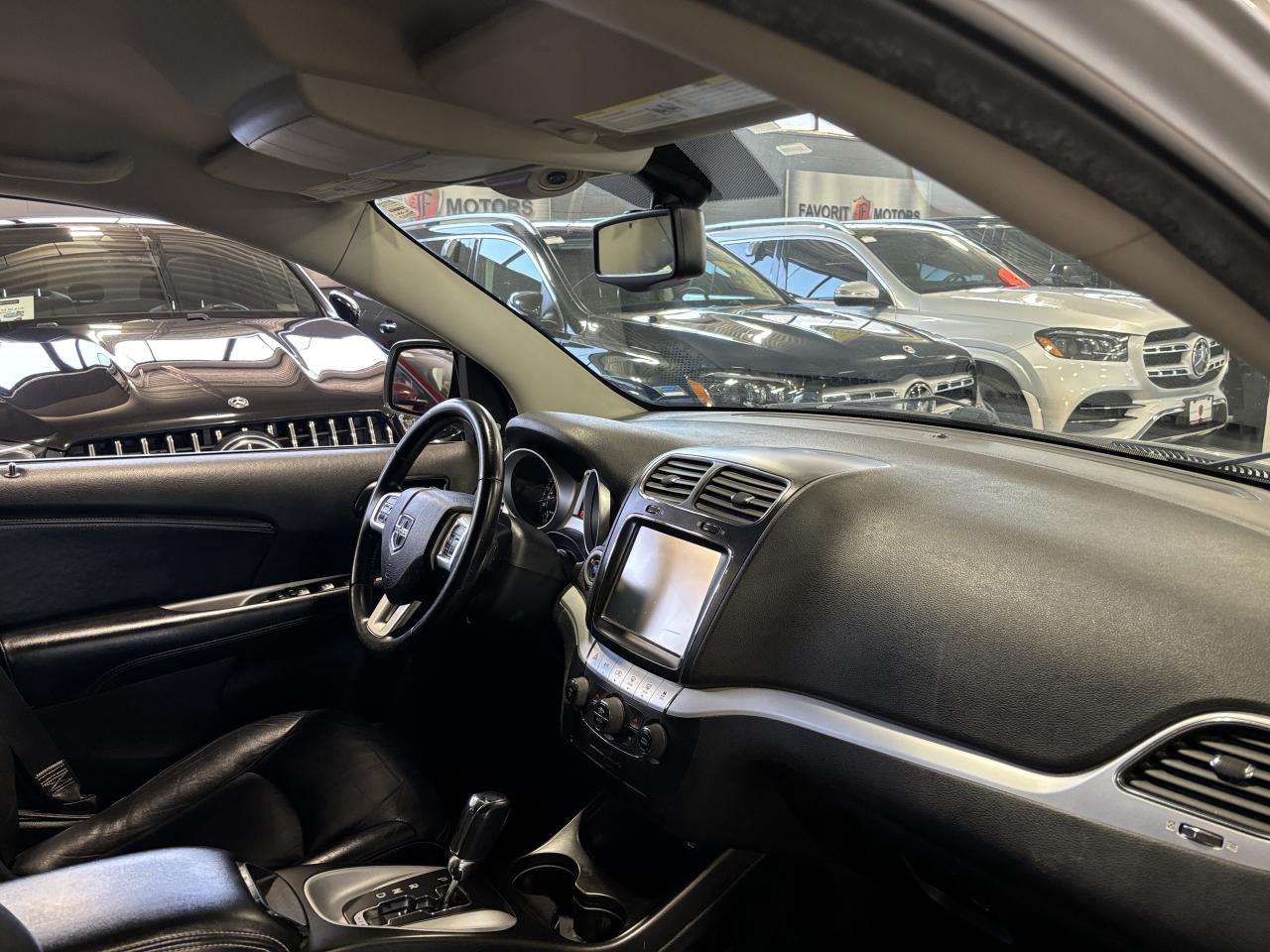 2011 Dodge Journey R-T AWD|V6POWERED|ALPINEAUDIO|LEATHER|SIRIUSXM|+++ - Photo #9